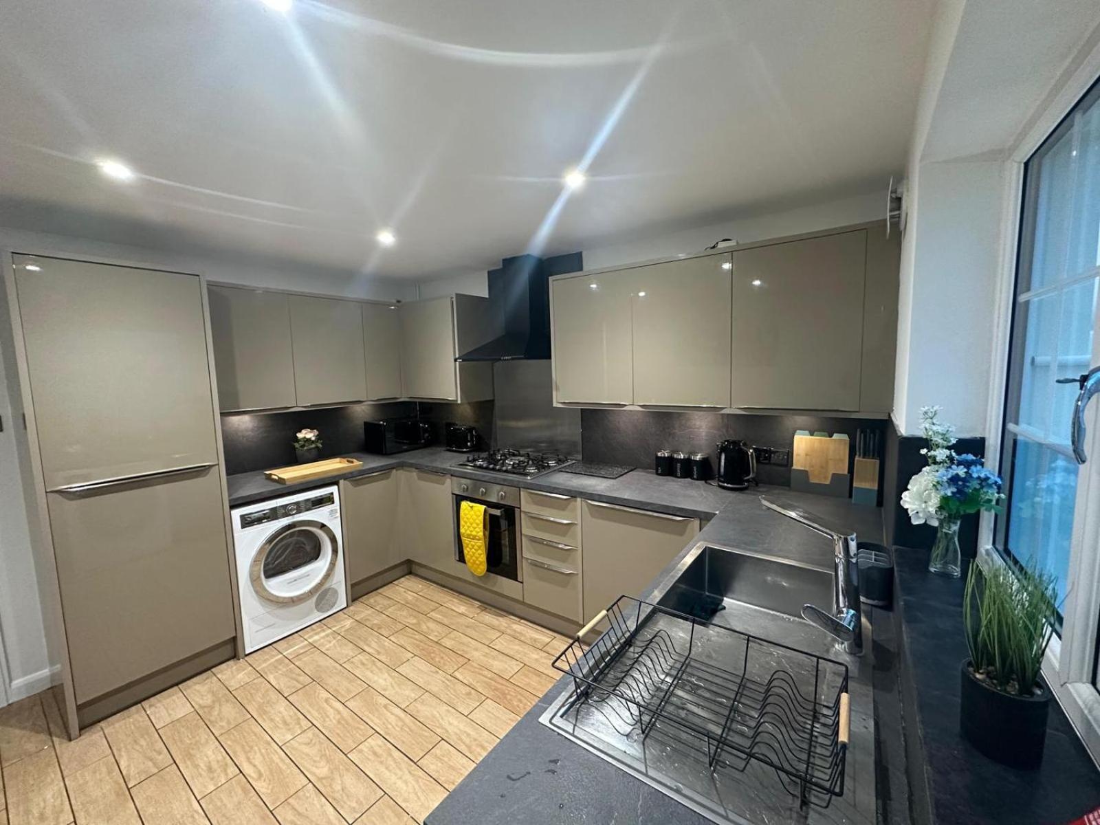 Rooms In Stylish House Milton Keynes Extérieur photo