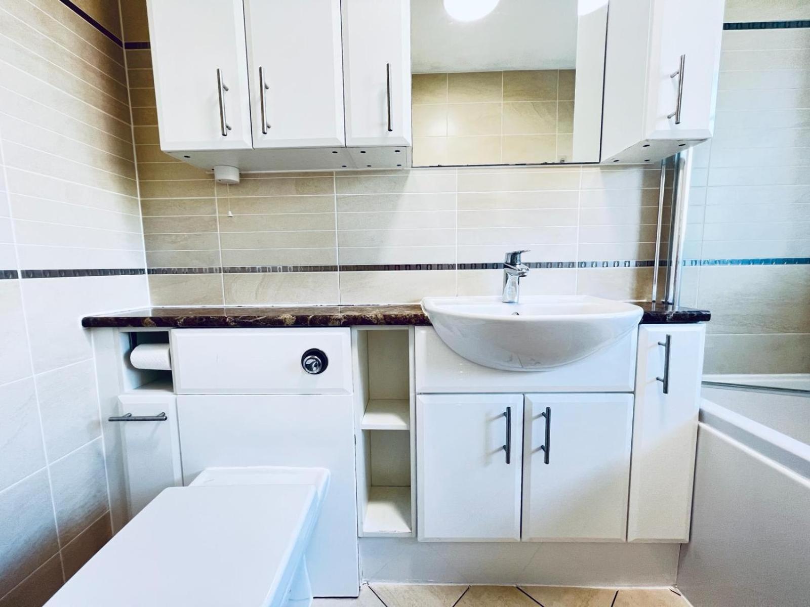 Rooms In Stylish House Milton Keynes Extérieur photo